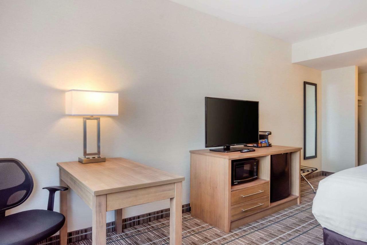 Quality Hotel Clarenville Bagian luar foto