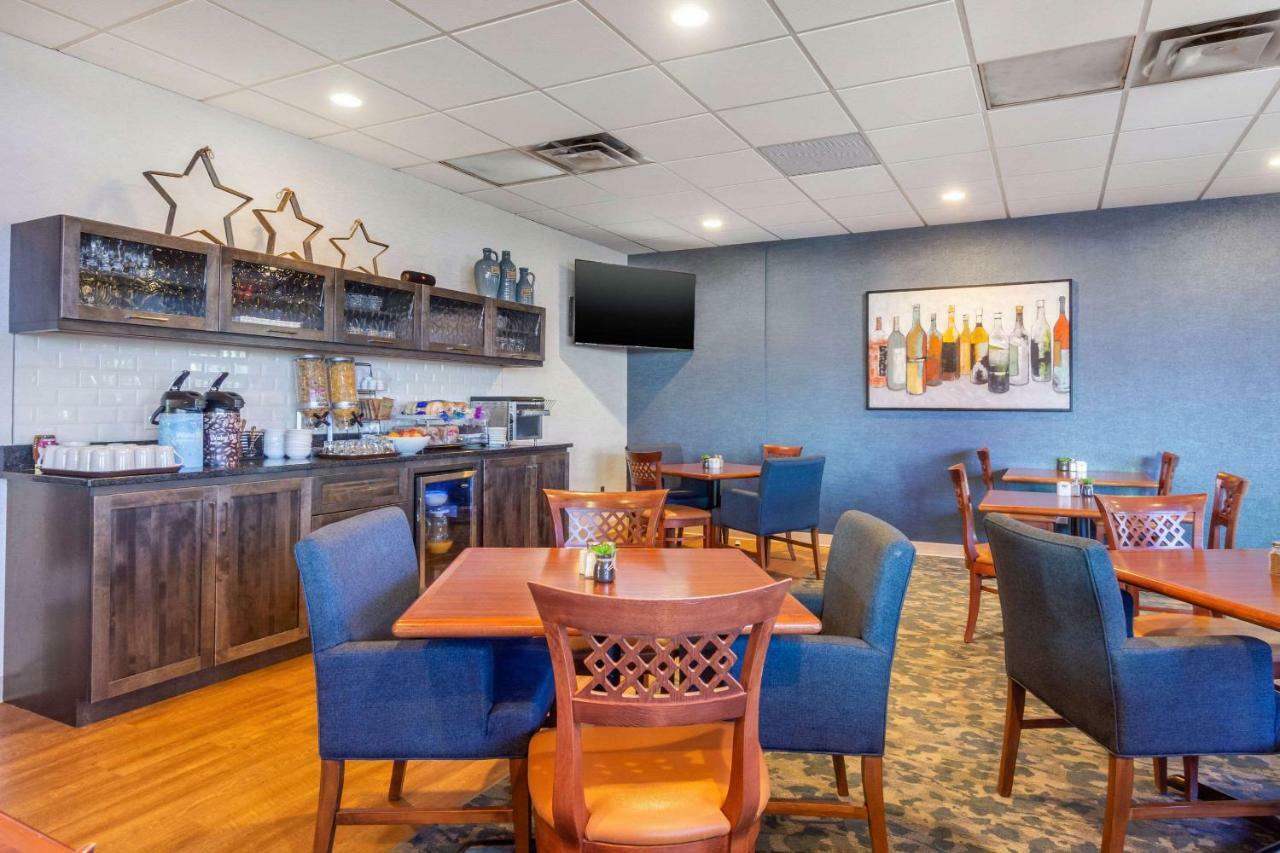 Quality Hotel Clarenville Bagian luar foto