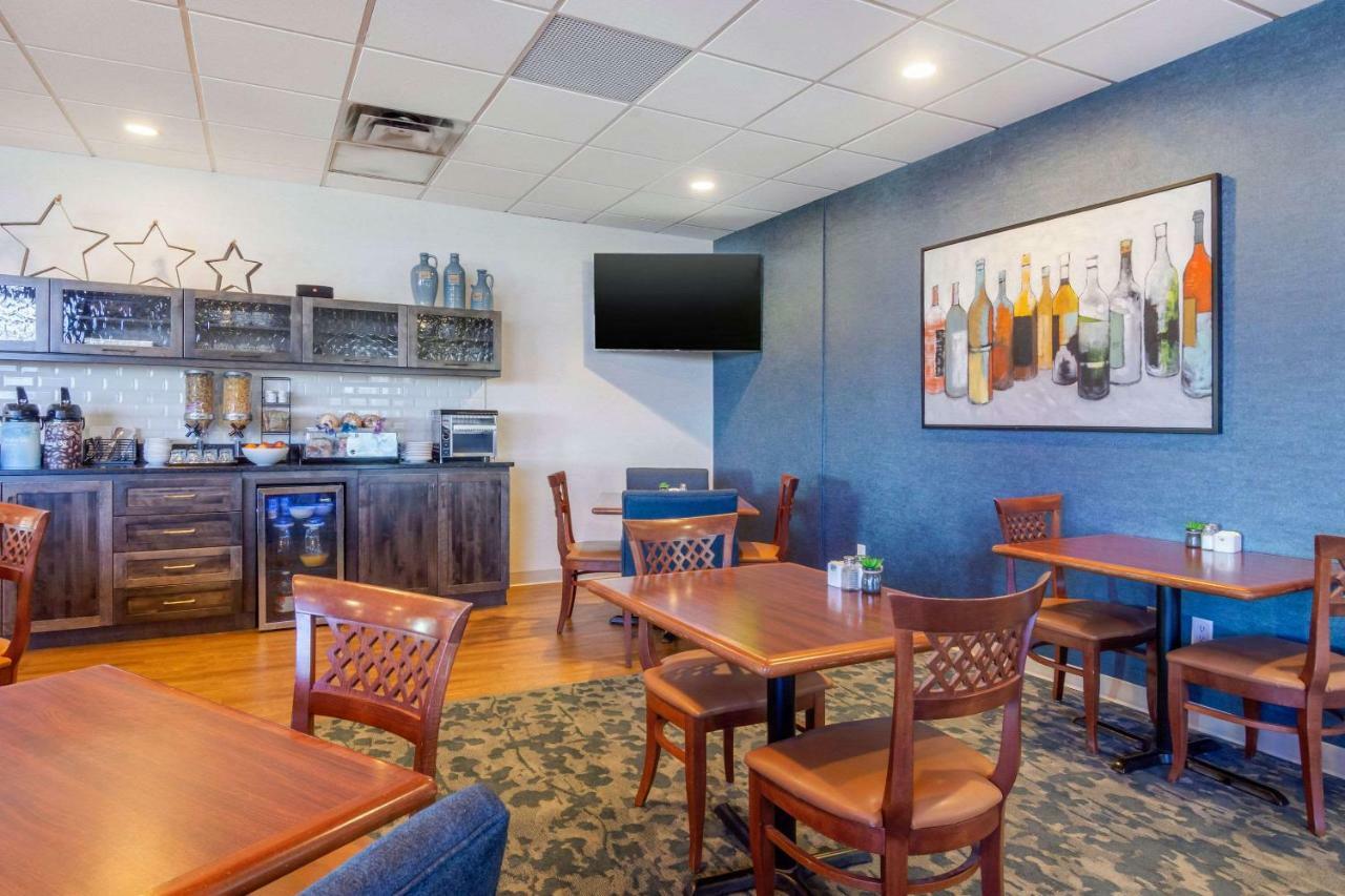 Quality Hotel Clarenville Bagian luar foto
