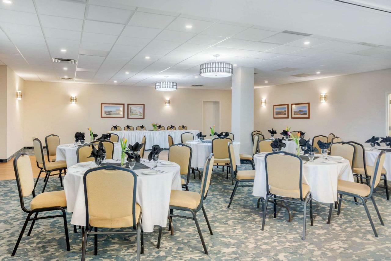 Quality Hotel Clarenville Bagian luar foto